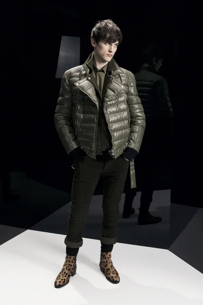 Look 15